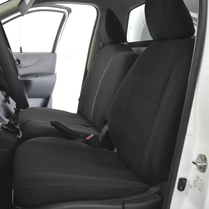 Cubreasientos Nissan NP300 Cabina sencilla 2016-2026 línea Custom en tela automotriz negra