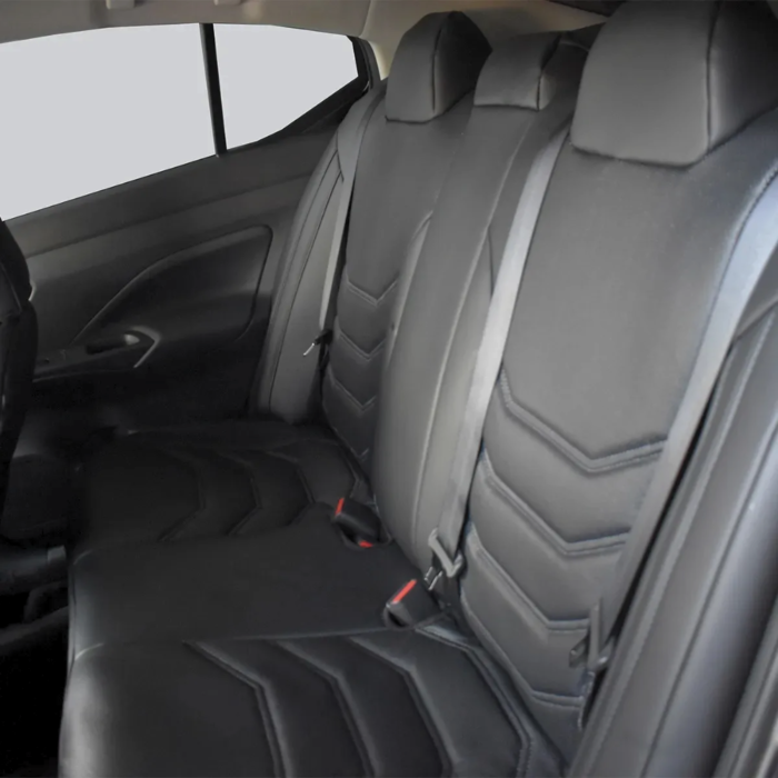 Cubreasientos delanteros Nissan Versa Advance/sense 2020-2025 línea Sportline en tactopiel liso y microperforado negro