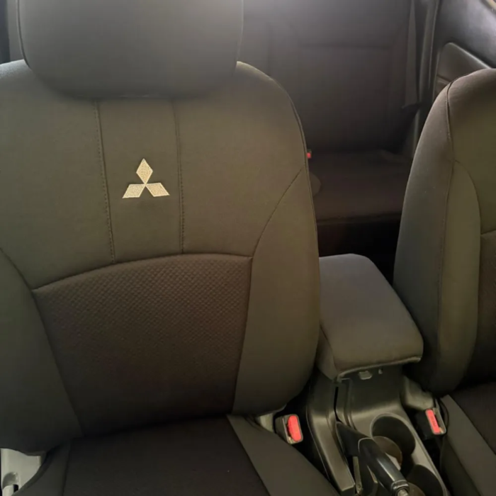 Cubreasientos detalle Mitsubishi L200 2025-2026 línea Custom en tela negro