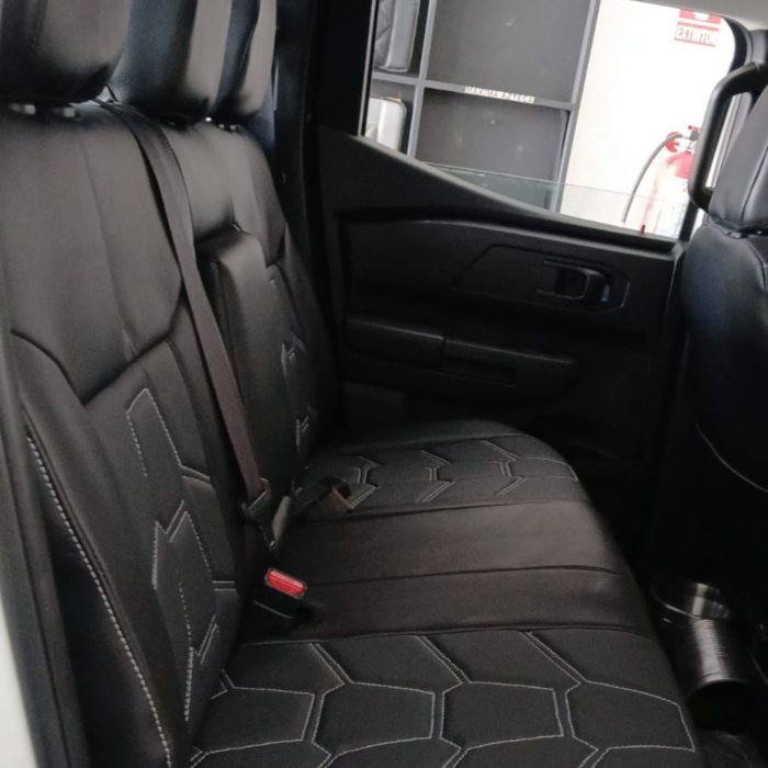 Cubreasientos traseros Mitsubishi L200 2025-2026 línea Shell en tactopiel automotriz negro