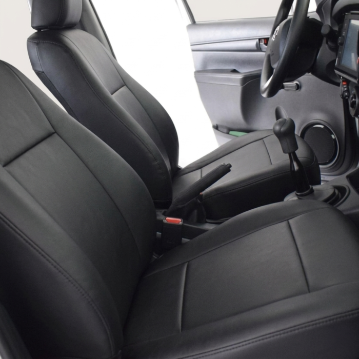 Cubreasientos Toyota Hilux 2017-2026 línea Custom en tactopiel automotriz negro