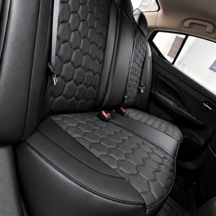 Cubreasientos Heavy Duty negro con negro instalados — vista 1 del diseño de panal hexagonal en tactopiel, Car Fashion
