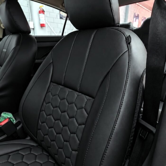 Cubreasientos Heavy Duty negro con negro instalados — vista 2 del diseño de panal hexagonal en tactopiel, Car Fashion